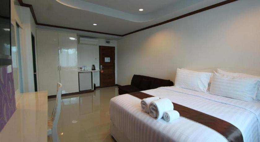 โรงแรมธาดาชาโตว์  บุรีรัมย์ ภายนอก รูปภาพ